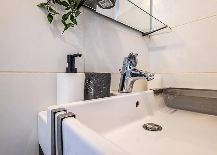 Cozy Saint Peter Apt, Steps From Vatican Apartment *